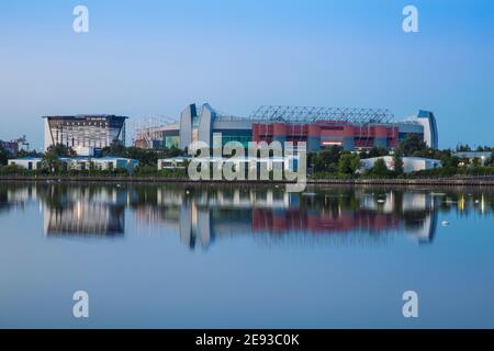 Royaume-Uni, Angleterre, Greater Manchester, Manchester, Salford, Salford Quays, hôtel de football et Old Trafford Banque D'Images