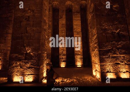 L'ancienne ville taillée dans la roche de Dara, en Turquie, avec des habitations de grottes, des tombes et des ruines des empires byzantin et sassanide près de la frontière Turquie/Syroa Banque D'Images