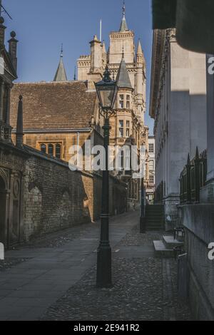 Senate House passage reliant Trinity Street et Trinity Lane à Cambridge, Angleterre, Royaume-Uni. Banque D'Images