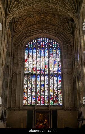 Vitraux à l'intérieur de la chapelle King's College de Cambridge, Angleterre, Royaume-Uni. Banque D'Images