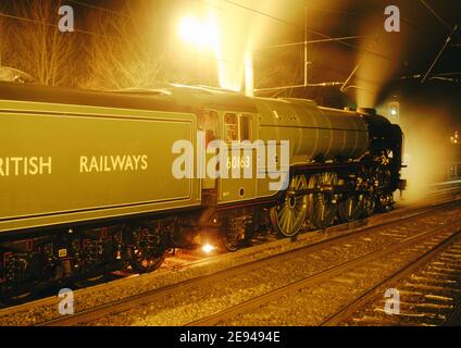 A1 classe n° 60163 Tornado à la gare de Durham à la nuit, Durham, Angleterre Banque D'Images