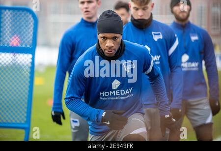 Berlin, Allemagne. 02 février 2021. Jessic Ngankam commence une session de formation pendant la formation de Hertha BSC Berlin. Credit: Andreas Gora/dpa/Alay Live News Banque D'Images