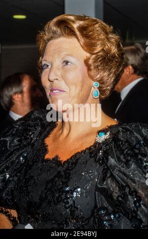 ENSCHEDE, PAYS-BAS - 09 SEPTEMBRE 1988 : la reine Beatrix et son mari le prince Claus à l'ouverture du nouveau centre musical dans la ville d'Enschede. Banque D'Images