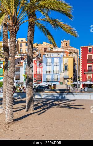 Maisons colorées à Villajoyosa, Costa Blanca, Communauté Valencienne, Espagne Banque D'Images