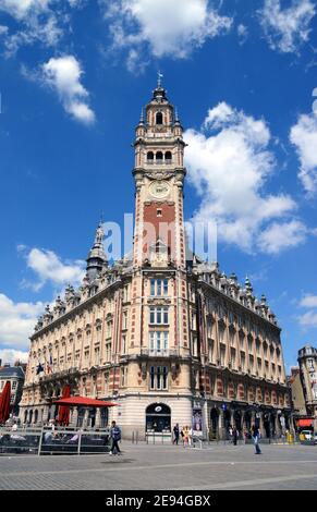 LILL, FRANCE - 16 juillet 2014 : Chambre de Commerce (Chambre de Commerce) dans le centre-ville de Lille, France. C'est typique de l'architecture flamande Banque D'Images