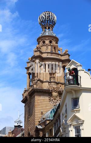 LONDRES, Royaume-Uni - 7 JUILLET 2016 : London Coliseum Theatre, St Martin's Lane, Westminster. Il a été ouvert en 1904 et appartient à l'Opéra national anglais. Banque D'Images