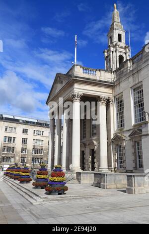 Leeds City au Royaume-Uni. Salle civique sur la place du Millénaire. Banque D'Images