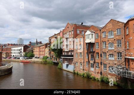 Leeds, Royaume-Uni. Les appels, ancienne zone d'entrepôt industriel sur la rivière aire. Aujourd'hui reaménagé la zone de loft. Banque D'Images