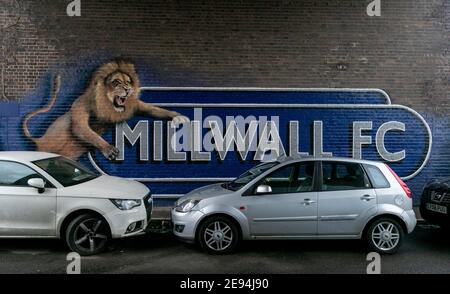 LONDRES, ANGLETERRE. 2 FÉVRIER : une vue générale à l'extérieur du stade est vue avant le match de championnat Sky Bet entre Millwall et Norwich City à la Den, Londres, le mardi 2 février 2021. (Crédit : Juan Gasparini | MI News) Banque D'Images