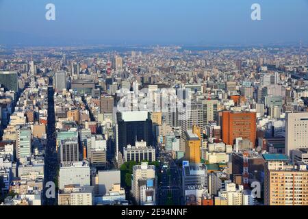 NAGOYA, JAPON - 28 avril 2012 : Vue aérienne de la ville moderne à Nagoya, au Japon. Nagoya est la quatrième plus grande ville du Japon avec une population de 2,28 millions de dollars. Banque D'Images