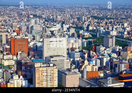 NAGOYA, JAPON - 28 avril 2012 : Vue aérienne de la ville moderne à Nagoya, au Japon. Nagoya est la quatrième plus grande ville du Japon avec une population de 2,28 millions de dollars. Banque D'Images