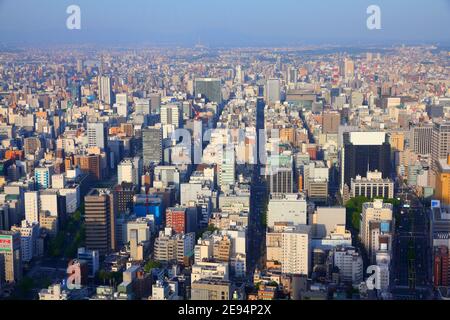 NAGOYA, JAPON - 28 avril 2012 : Vue aérienne de la ville moderne à Nagoya, au Japon. Nagoya est la quatrième plus grande ville du Japon avec une population de 2,28 millions de dollars. Banque D'Images