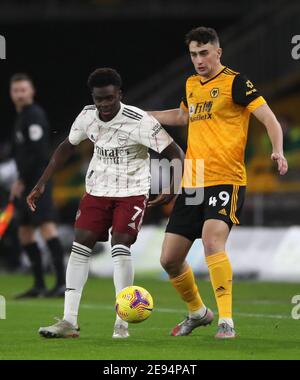 Bukayo Saka d'Arsenal (à gauche) et Max Kilman de Wolverhampton Wanderers en action pendant le match de la Premier League au stade Molineux, Wolverhampton. Date de la photo: Mardi 2 février 2021. Banque D'Images