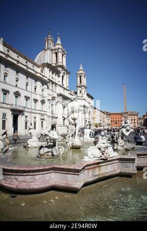 ROME, ITALIE - 10 AVRIL 2012 : visite de la Piazza Navona à Rome. Selon les données officielles, 12.6 millions de personnes ont visité Rome en 2013. Banque D'Images