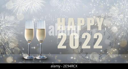 Fête de la nouvelle année : verres de champagne et texte Happy 2022. Feux d'artifice et horloge en arrière-plan. Banque D'Images