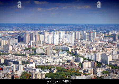 Paris, France - vue aérienne Vue de metropolis avec gratte-ciel. Banque D'Images