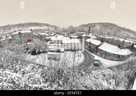 Hebden Bridge dans la neige, Calvale, Pennines, West Yorkshire Banque D'Images