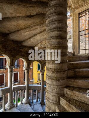 Le célèbre escalier en colimaçon du Palazzo Contarini del Bovolo, Venise, Italie Banque D'Images