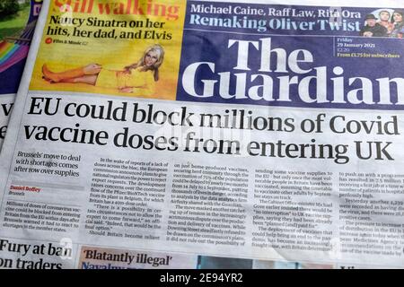 « l'UE pourrait empêcher l'entrée de millions de doses de vaccin Covid UK' Guardian news journal titre première page 29 janvier 2021 À Londres, Angleterre, Royaume-Uni Banque D'Images