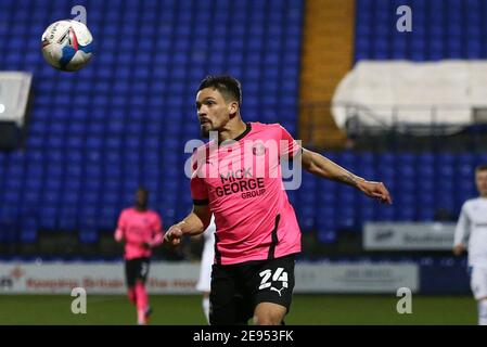 Birkenhead, Royaume-Uni. 02 février 2021. Niall Mason, de Peterborough, a Uni en action. Trophée Papa John's, match de quart de finale du trophée EFL, Tranmere Rovers / Peterborough Utd à Prenton Park, Birkenhead, Wirral, le mardi 2 février 2021. Cette image ne peut être utilisée qu'à des fins éditoriales. Utilisation éditoriale uniquement, licence requise pour une utilisation commerciale. Aucune utilisation dans les Paris, les jeux ou les publications d'un seul club/ligue/joueur.pic par Chris Stading/Andrew Orchard sports Photography/Alamy Live News crédit: Andrew Orchard sports Photography/Alamy Live News Banque D'Images