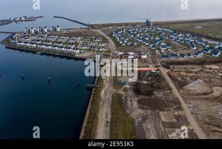 Olpenitz, Allemagne. 02 février 2021. Vue d'ensemble des maisons et appartements récemment construits de OstseeResort Olpenitz près de Kappeln. (Vue aérienne avec drone) Credit: Axel Heimken/dpa/Alay Live News Banque D'Images