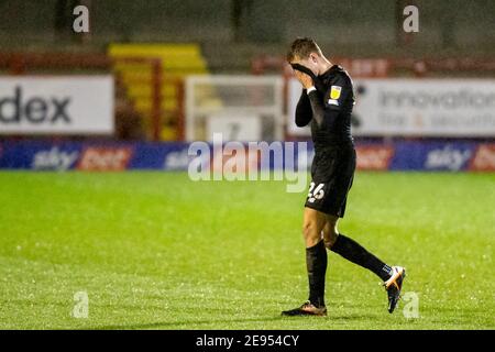 Crawley, Royaume-Uni. 02 février 2021. Hector Kyprianou #26 de Leyton Orient a reçu une carte rouge et est envoyé par Kevin Johnson (arbitre) à Crawley, Royaume-Uni le 2/2/2021. (Photo de Jane Stokes/News Images/Sipa USA) crédit: SIPA USA/Alay Live News Banque D'Images