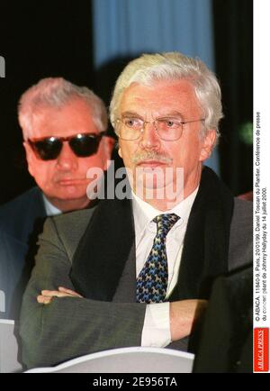 © ABACA. 11840-9. Paris, le 20/01/99. Daniel Toscan du Plantier. Conférence de presse du concert géant de Johnny Hallyday du 14 juillet 2000. Banque D'Images