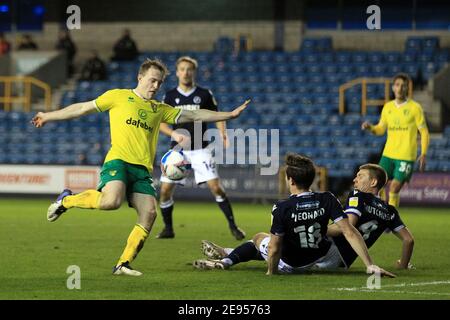 Londres, Royaume-Uni. 02 février 2021. Oliver Skipp de Norwich City (L) prend une photo à Goal.EFL Skybet Championship Match, Millwall v Norwich City à la Den à Londres le mardi 2 février 2021. Cette image ne peut être utilisée qu'à des fins éditoriales. Utilisation éditoriale uniquement, licence requise pour une utilisation commerciale. Aucune utilisation dans les Paris, les jeux ou les publications d'un seul club/ligue/joueur. photo par Steffan Bowen/Andrew Orchard sports photographie/Alay Live news crédit: Andrew Orchard sports photographie/Alay Live News Banque D'Images