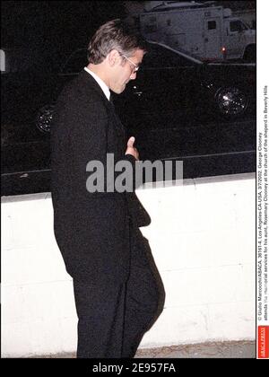 © Giulio Marcocchi/ABACA. 36161-4. Los Angeles-CA-USA, 3/7/2002. George Clooney assiste aux services commémoratifs de sa tante, Rosemary Clooney, à l'église du shperd à Beverly Hills Banque D'Images