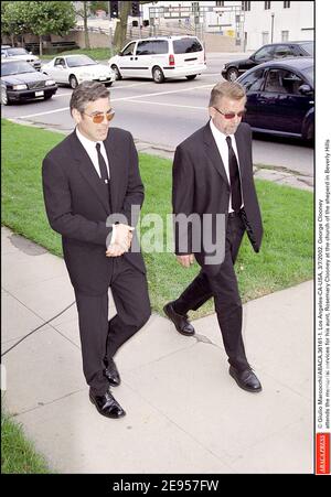 © Giulio Marcocchi/ABACA.36161-1. Los Angeles-CA-USA, 3/7/2002. George Clooney assiste aux services commémoratifs de sa tante, Rosemary Clooney, à l'église du shperd à Beverly Hills Banque D'Images