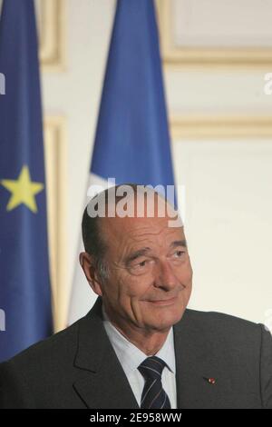 Le Président français Jacques Chirac donne son adresse du nouvel an aux fonctionnaires de la préfecture de Lorraine, à Metz, dans l'est de la France, le 6 janvier 2006. Photo par Albert Facelly/Pool/ABACAPRESS.COM Banque D'Images