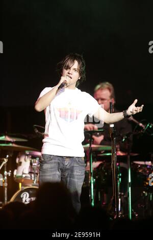 Le chanteur britannique Jamie Cullum se produit en direct sur scène à l'Olympia, à Paris, en France, le 9 janvier 2006. Photo de Laurent Zabulon/ABACAPRESS.COM Banque D'Images