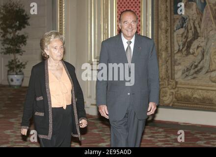 Le Président Jacques Chirac et la première Dame Bernadette arrivent pour la cérémonie traditionnelle de l'Epiphanie au Palais de l'Elysée, Paris, France, le 12 janvier 2006. Photo de Mousse/ABACAPRESS.COM Banque D'Images