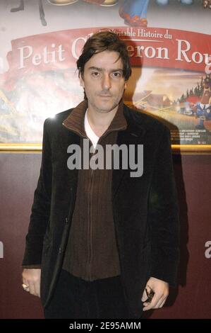 L'acteur français Yvan Attal assiste à la première de 'le petit Chaperon Rouge' au Gaumont Marignan à Paris-France le 15,2006 janvier. Photo de Giancarlo Gorassini/ABACAPRESS.COM Banque D'Images