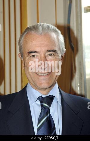 Ministre de l'éducation nationale, Gilles de Robien, lors de la conférence de presse pour la présentation de 'Francofffonies', un festival francophone au ministère de la Culture à Paris, France, le 18 janvier 2006. Photo de Giancarlo Gorassini/ABACAPRESS.COM Banque D'Images