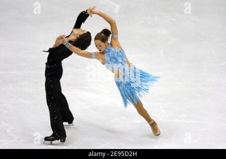 Sinead et John Kerr, de Grande-Bretagne, participent à la danse sur glace originale lors des Championnats européens de patinage artistique de l'UIP, à Lyon, en France, le 19 janvier 2006. Photo de Nicolas Gouhier/Cameleon/ABACAPRESS.COM Banque D'Images