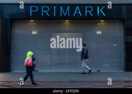 Die Innenstadt von Gelsenkirchen, Fussgängerzone, Bahnhofstrasse, während der Corona Krise, Lockdown im Januar 2021, geschlossene Geschäfte, Primark M. Banque D'Images