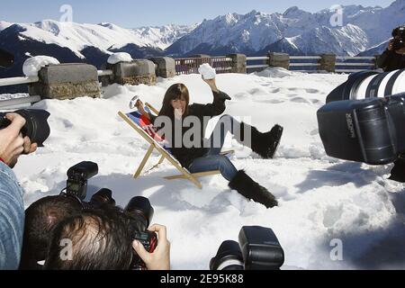 L'actrice française Anne Caillon pose lors du 8ème Festival International du film de télévision de Luchon dans les Pyrénées françaises le 2 février 2006. Photo de Patrick Bernard/ABACAPRESS.COM Banque D'Images