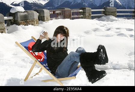 L'actrice française Anne Caillon pose lors du 8ème Festival International du film de télévision de Luchon dans les Pyrénées françaises le 2 février 2006. Photo de Patrick Bernard/ABACAPRESS.COM Banque D'Images