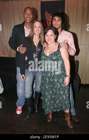 Magalie Bonneau, Laure Ruhland, Pierre Frischeteau et Jean-Luc Guizonne, membres de la 'Star Academy 5' assistent à la fête 'vêtements de Kapural' au club l'Etoile de Paris, France, le 4 février 2006. Photo de Benoit Pinguet/ABACAPRESS.COM Banque D'Images