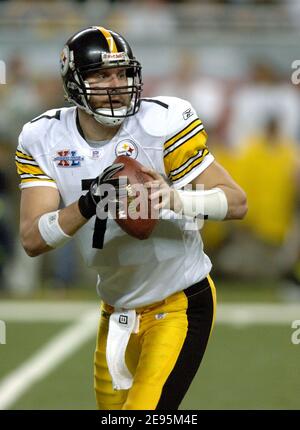 Pittsburgh Steelers Quarterback Ben Roethlisberger en action contre les Seattle Seahawks dans la deuxième moitié du Super Bowl XL à Detroit, Michigan, États-Unis, le dimanche 5 février 2006. Photo de Lionel Hahn/Cameleon/ABACAPRESS.COM Banque D'Images