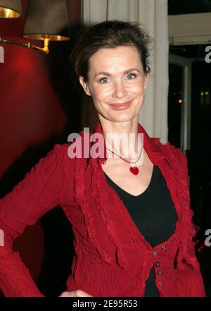 L'actrice française Marie Sophie L. pose à la première de la pièce