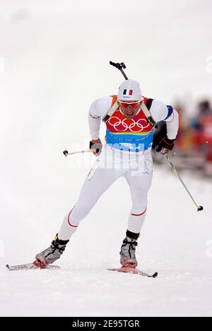 Raphael Poiree, médaillé de bronze de France, participe à la course de biathlon Relais hommes de 4 x 7.5 km à Cesana San Sicario, en Italie, aux Jeux Olympiques d'hiver de Turin 2006, le 21 février 2006. Les XX Jeux Olympiques d'hiver se dérouleront du 10 au 26 février 2006. Photo de Gouhier-Nebinger/Cameleon/ABACAPRESS.COM Banque D'Images