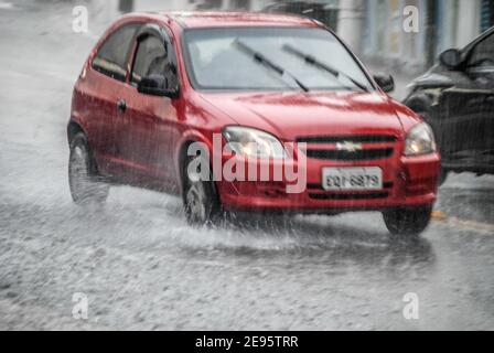 Sao Paulo, Sao Paulo, Brésil. 2 février 2021. Sao Paulo (SP), 02/02/2021 - CHUVA FORTE EM SAO PAULO - Movimentacao das forts chuvas que atingiram a regiao do Ipiranga na . zona sul de Sao Paulo, nesta tarde de terca-feira crédit: Adeleke Anthony Fote/TheNEWS2/ZUMA Wire/Alamy Live News Banque D'Images