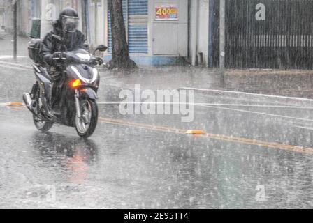 Sao Paulo, Sao Paulo, Brésil. 2 février 2021. Sao Paulo (SP), 02/02/2021 - CHUVA FORTE EM SAO PAULO - Movimentacao das forts chuvas que atingiram a regiao do Ipiranga na . zona sul de Sao Paulo, nesta tarde de terca-feira crédit: Adeleke Anthony Fote/TheNEWS2/ZUMA Wire/Alamy Live News Banque D'Images