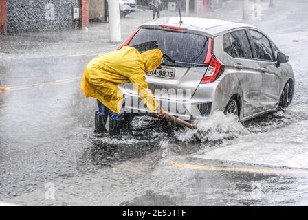 Sao Paulo, Sao Paulo, Brésil. 2 février 2021. (INT) fortes précipitations à Sao Paulo. 2 février 2021, Sao Paulo, Brésil: Une forte pluie qui a frappé la région d'Ipiranga de Sao Paulo affectant le flux de la circulation des véhicules, le mouvement des personnes et causant des inondations aussi.Credit: Adeleke Anthony Fote/Thenews2 Credit: Adeleke Anthony Fote/TheNEWS2/ZUMA Wire/Alay Live News Banque D'Images