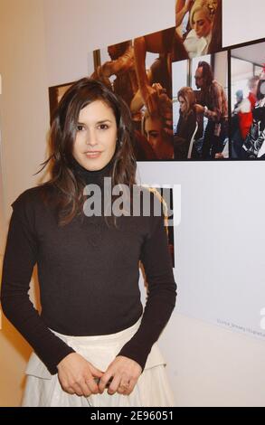 L'actrice française Olivia Bonamy participe à l'ouverture de l'exposition de photos « Instantanes de mode » au magasin le bon Marche à Paris, France, le 1er mars 2006. Peu de célébrités françaises ont pris leurs propres photos lors des derniers défilés de mode à Paris pour cette exposition. Photo de Bruno Klein/ABACAPRESS.COM. Banque D'Images