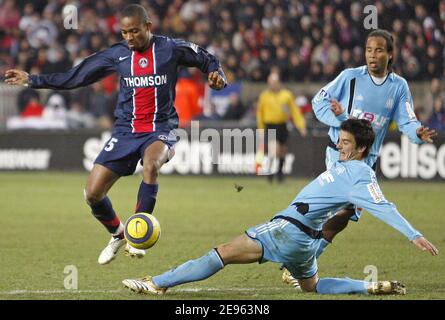 Psg's Bonaventure Kalou during the French Cup, Paris-Saint-Germain vs Nimes  at the Parc des Princes Stadium in Paris, France on January 7, 2007. PSG  won 3-0. Photo by Taamallah-Gouhier/Cameleon/ABACAPRESS.COM Stock Photo 