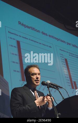 Le ministre français des petites et moyennes entreprises Renaud Dutreil assiste à une conférence de presse au Palais de Tokyo à Paris, le 06 mars 2006. Photo Christophe Guibbbbaud/ABACAPRESS Banque D'Images