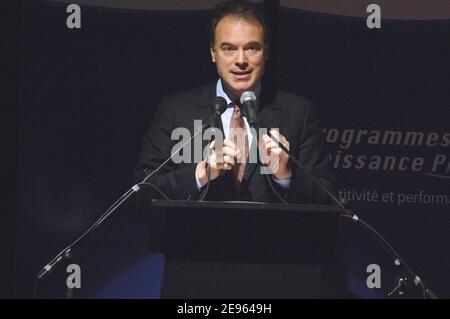 Le ministre français des petites et moyennes entreprises Renaud Dutreil assiste à une conférence de presse au Palais de Tokyo à Paris, le 06 mars 2006. Photo Christophe Guibbbbaud/ABACAPRESS Banque D'Images